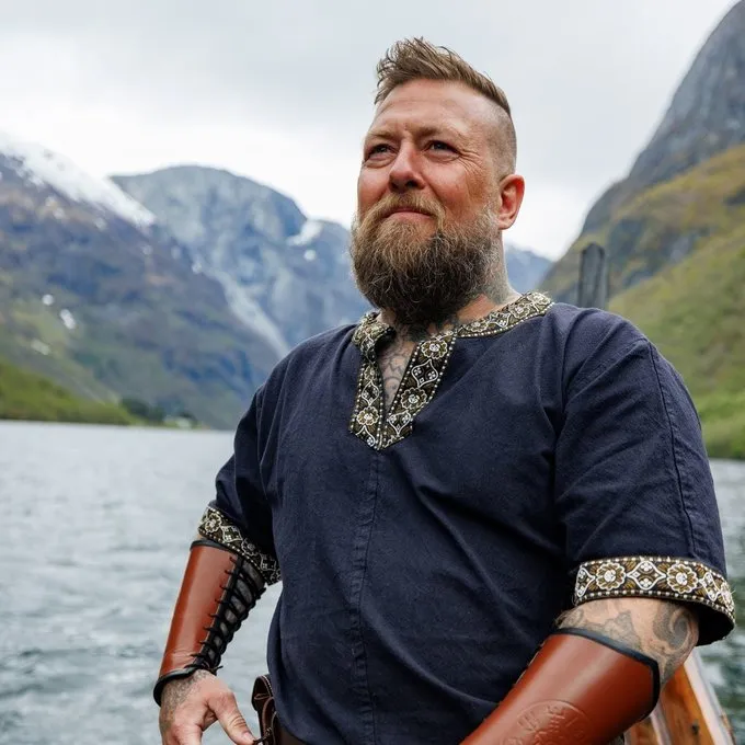 Leonardo Carbone Celtic Tunic, Short Sleeves, Black - Image 2