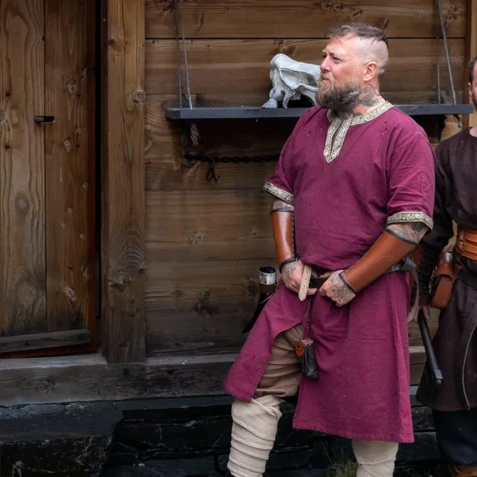 Leonardo Carbone Celtic Tunic, Short Sleeves, Red - Image 3