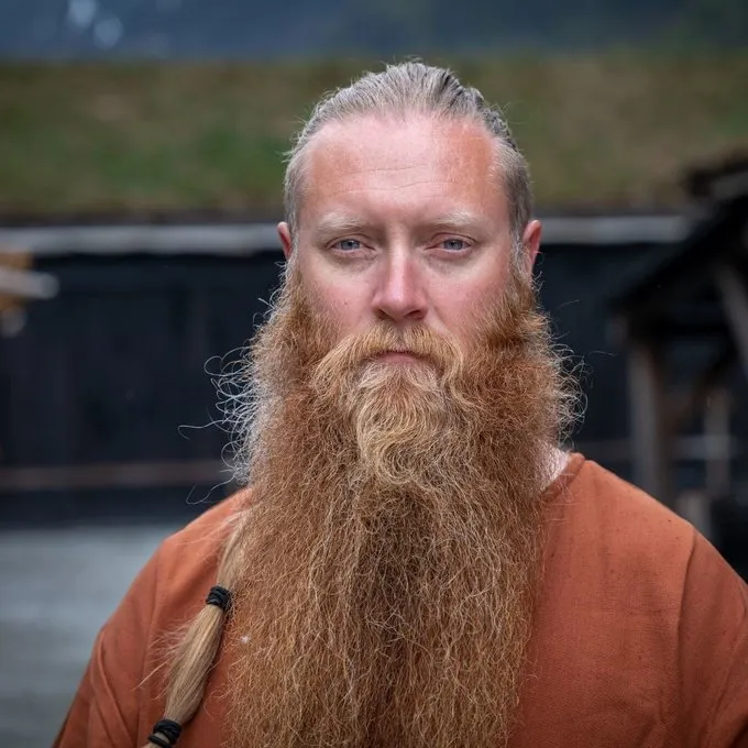 Leonardo Carbone Tunic Uhtred, Red - Image 3