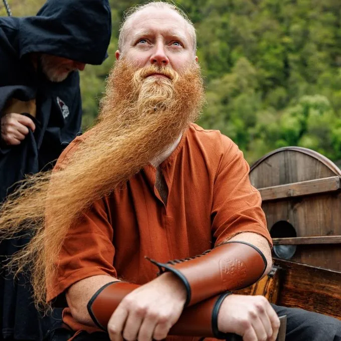 Leonardo Carbone Tunic Uhtred, Red - Image 6