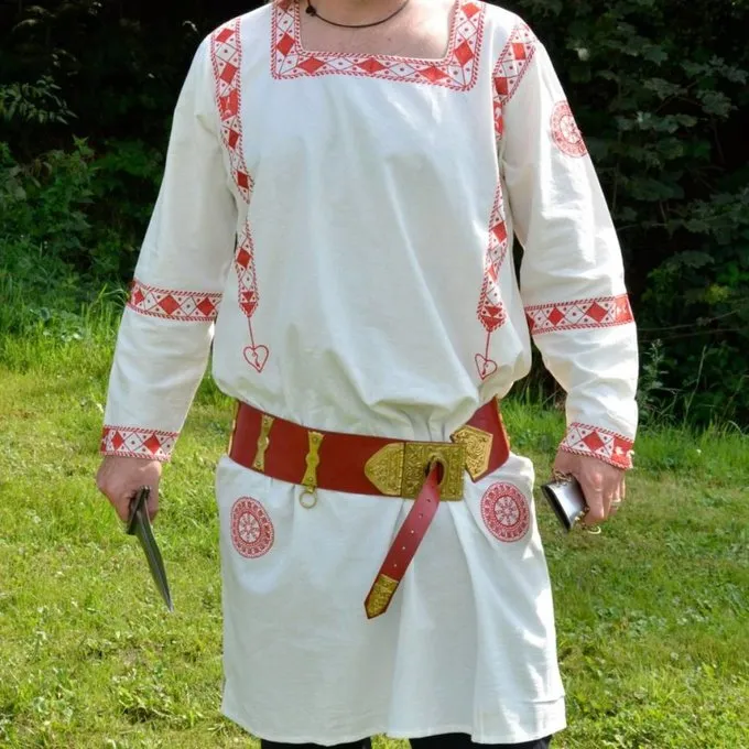 Tunica Manicata, Red