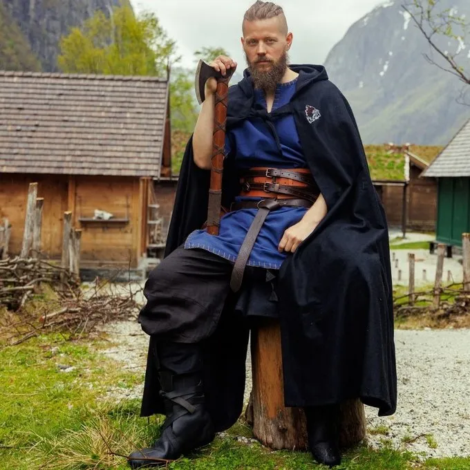 Leonardo Carbone Viking Cloak Fenrir, Black - Image 2