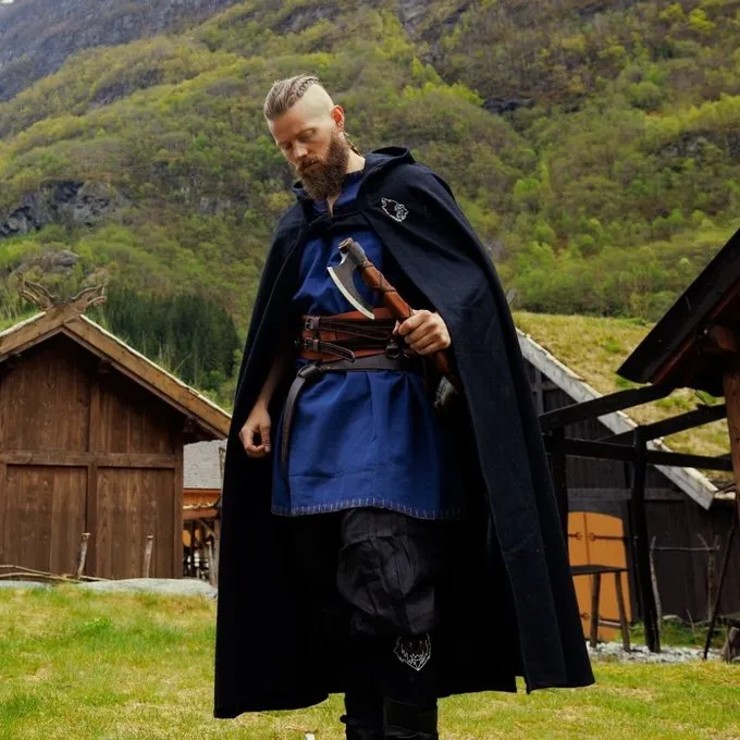 Leonardo Carbone Viking Cloak Fenrir, Black - Image 4